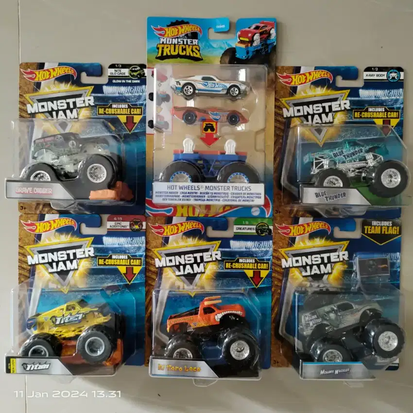 Hotwheels Monster Jam Trucks GraveDigger,BlueThunder,Titan,ETL,Mohawk