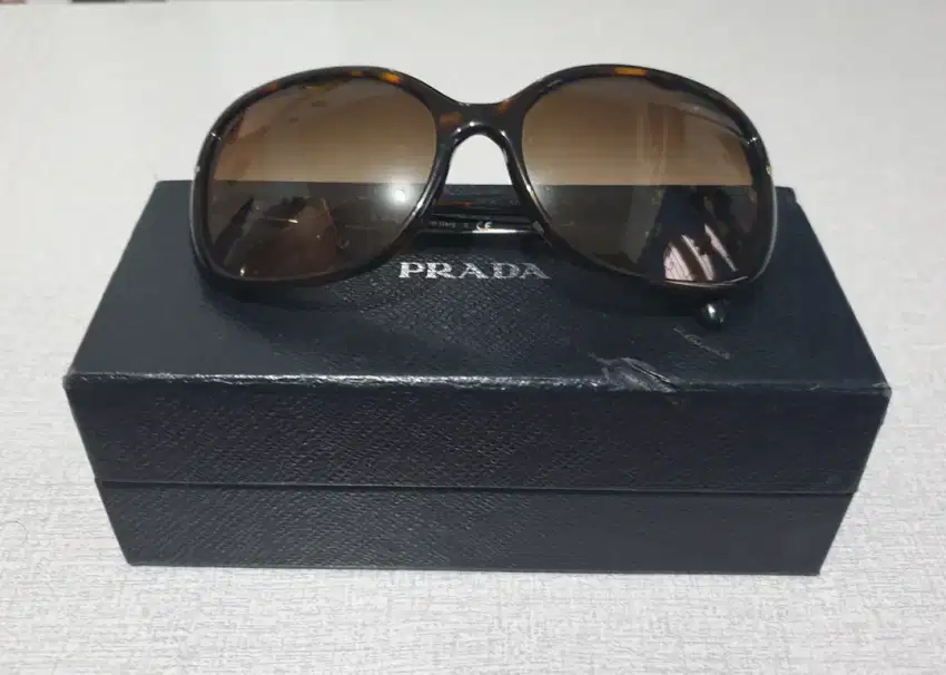 Preloved kacamata PRADA wanita