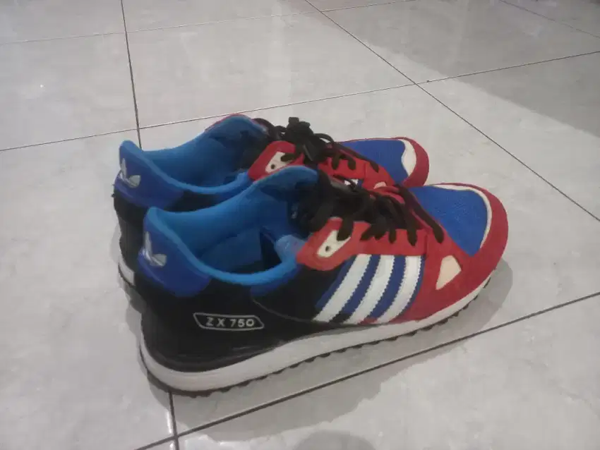 Adiddas size 43