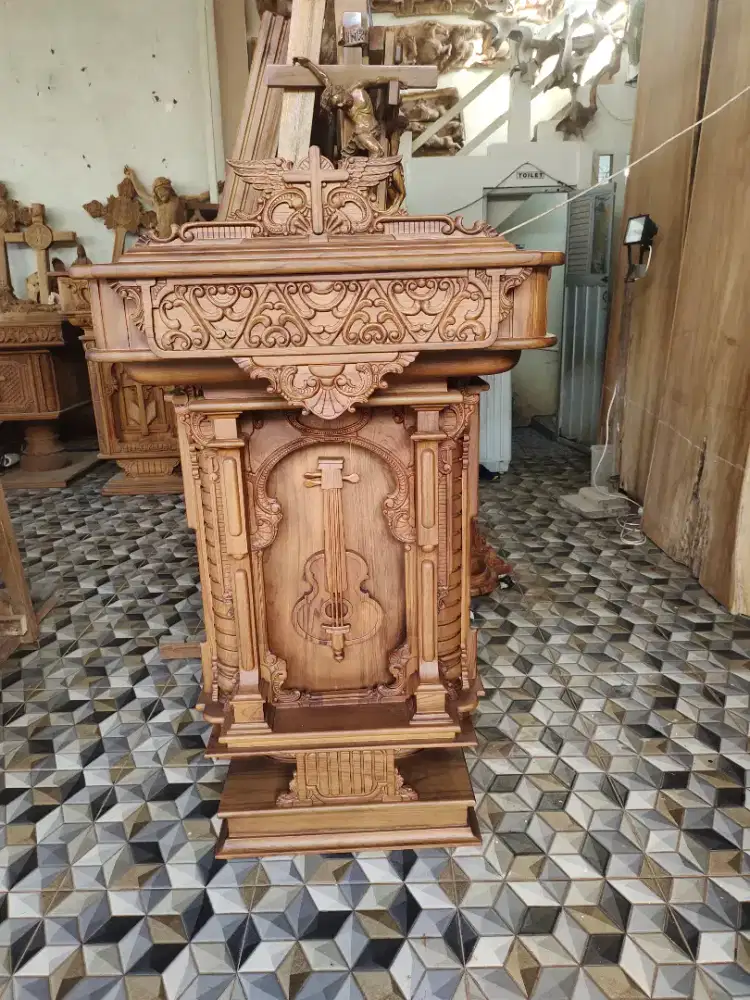 Podium gereja kayu jati sak1