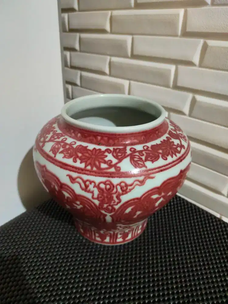 Guci ming merah antik