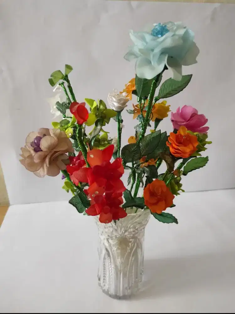 Vas + Bunga Acrylic 10 tangkai