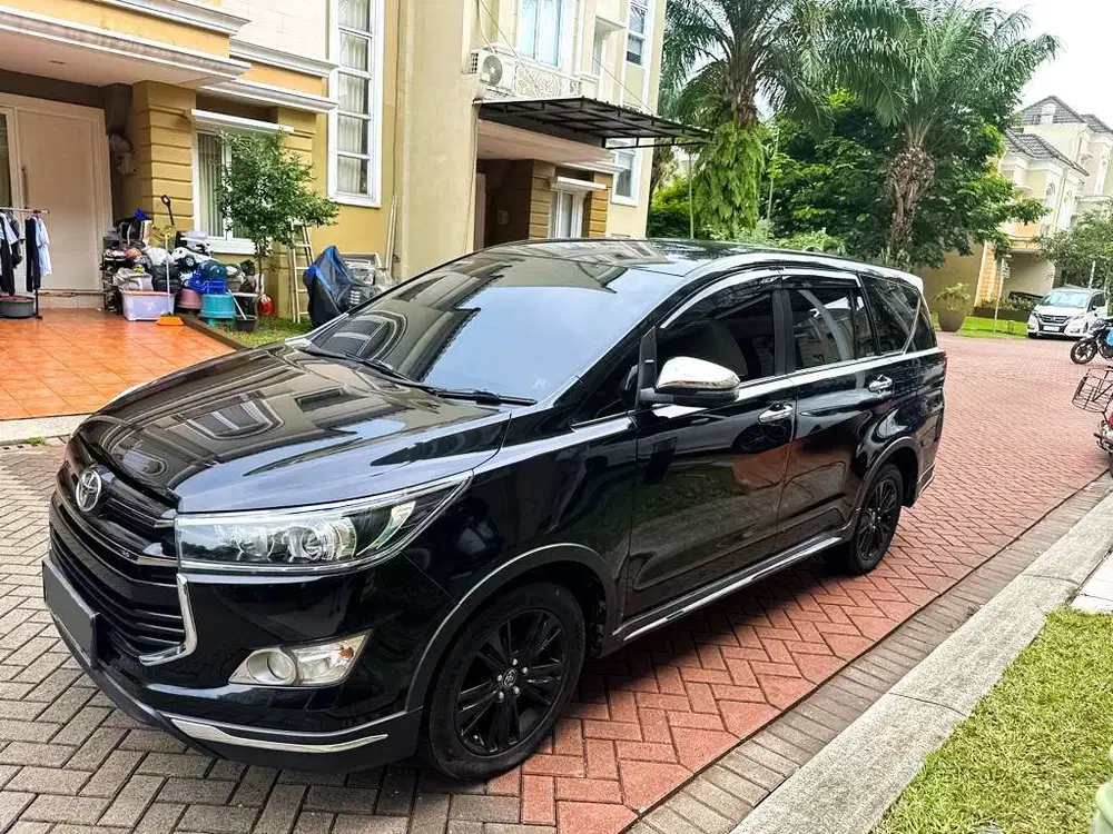 Mobil Toyota Innova Diesel Rebron G upgrade Venturer 2019 A/T Black