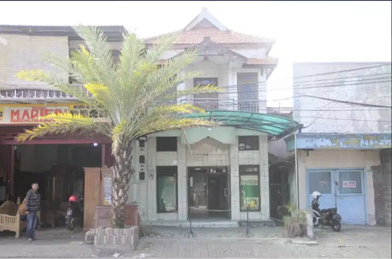DISEWAKAN BANGUNAN USAHA 2 LANTAI STRATEGIS GRESIK DEKAT SBY