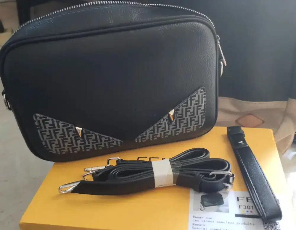 Hand Bag Slempang Fendi