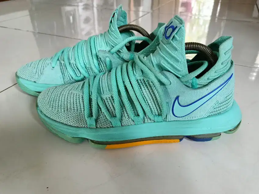 Sepatu basket KD