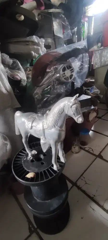 PAJANGAN PATUNG (BARANG ANTIK)