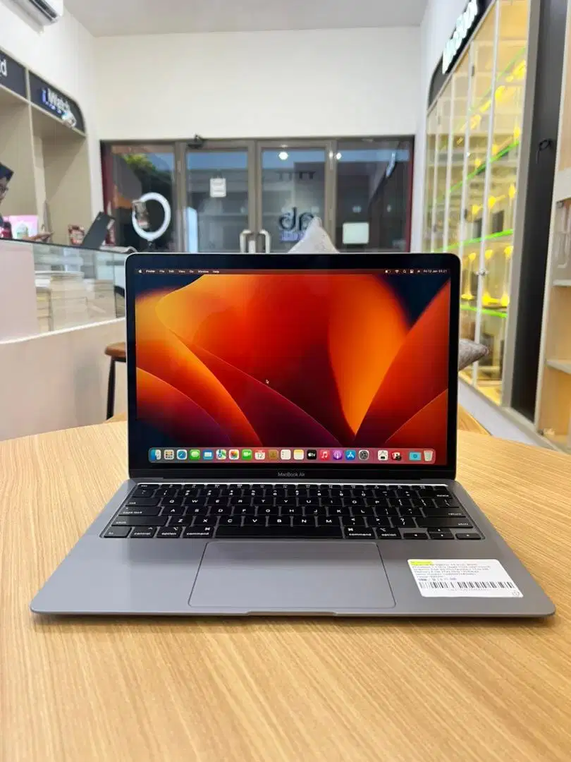 Macbook Air 2020 13 Inch i5 RAM 8/512 GB