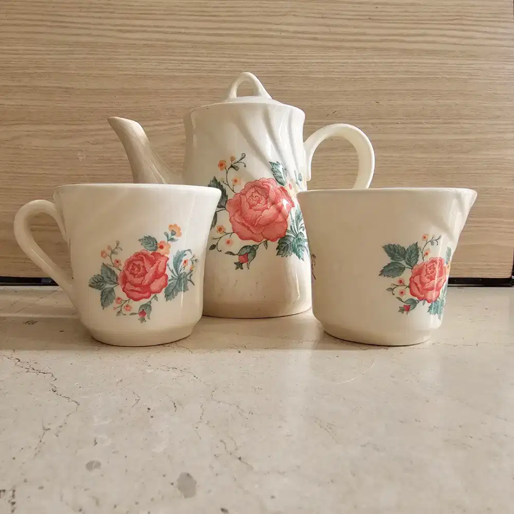 Teko + Tutup Nikura & 2 Gelas Motif Bunga Minican Set