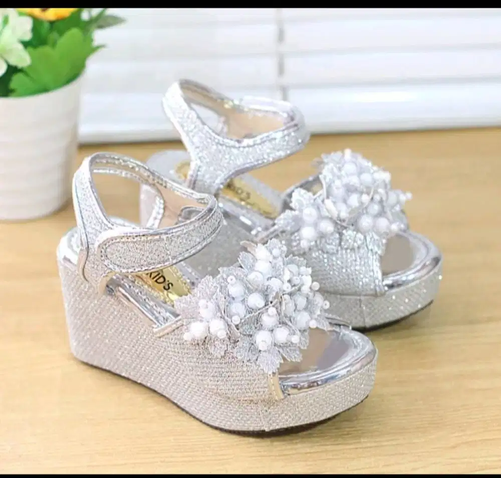 Dijual Sandal Wedges Anak dan Sepatu Hak Anak second murah