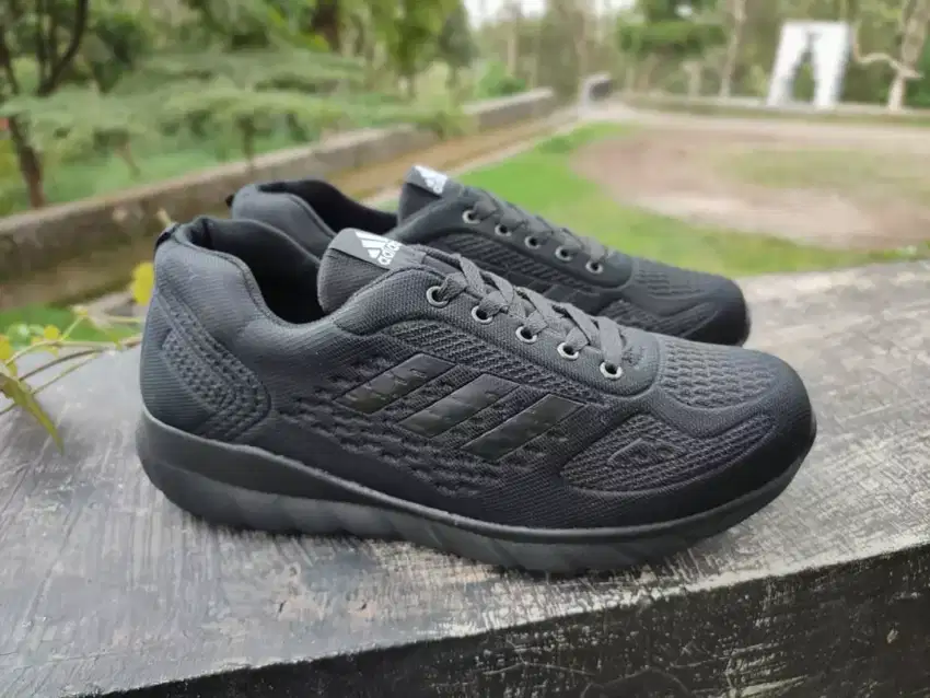 Sepatu Sport Olahraga Jogging Hitam Jumbo 46