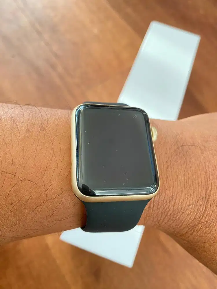 Apple watch series 2 clearance 42mm gold