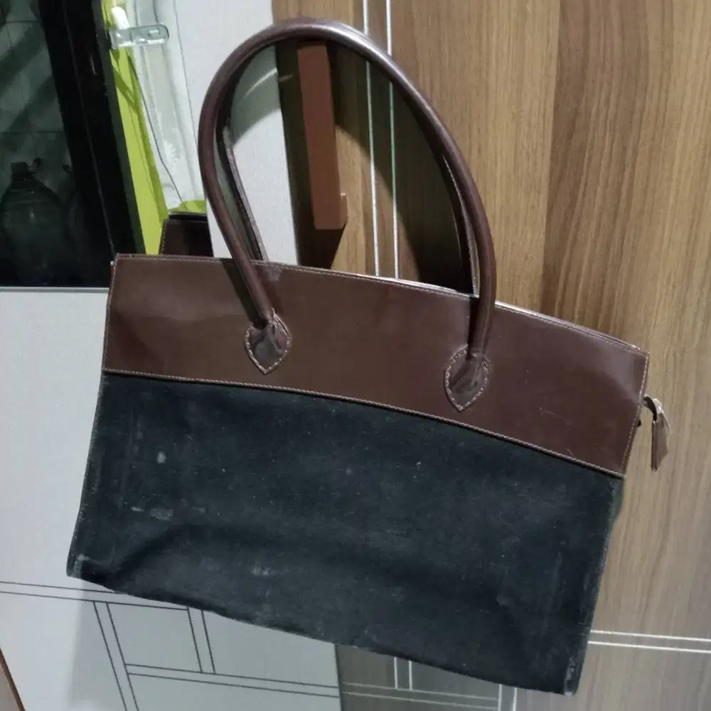 Tas Wanita Ukuran Besar dan Kuat