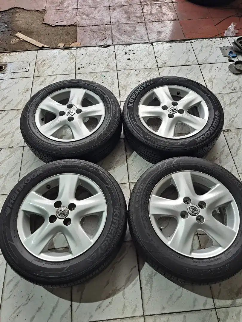 Velg dan ban r15 oem vios yaris