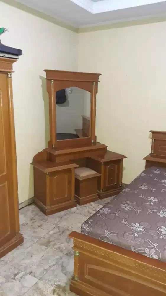 Meja rias dari kayu super mewah