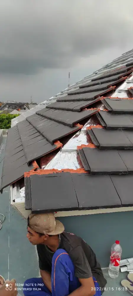 Rangka atap baja ringan