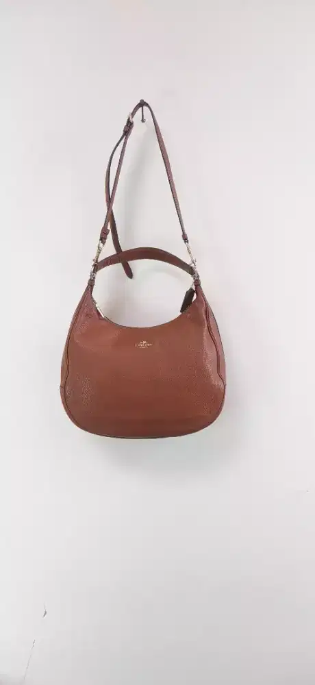 COACH HOBO (AUTHENTIC)