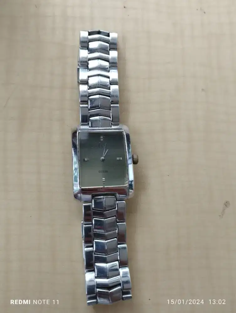 jam tangan Guess asli