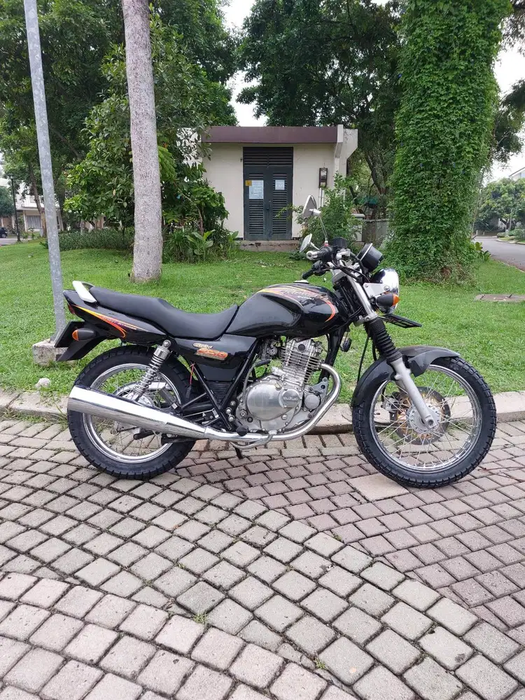 SUZUKI THUNDER 250 TAHUN 2000