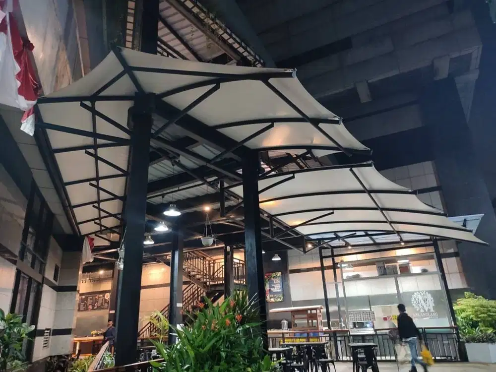 Kanopi membran tempat santai di rumah