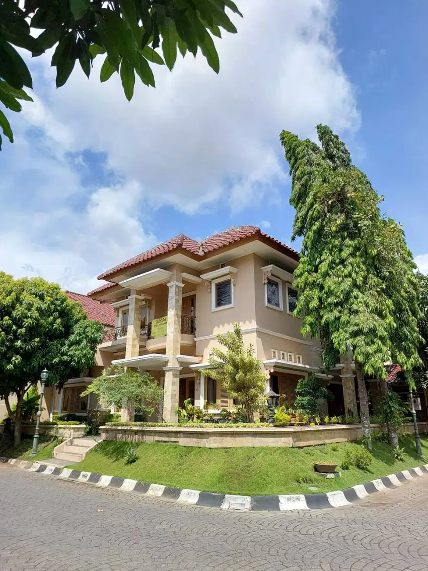 Rumah Hook Luas di Lingkungan Premium Tirtasani Residence