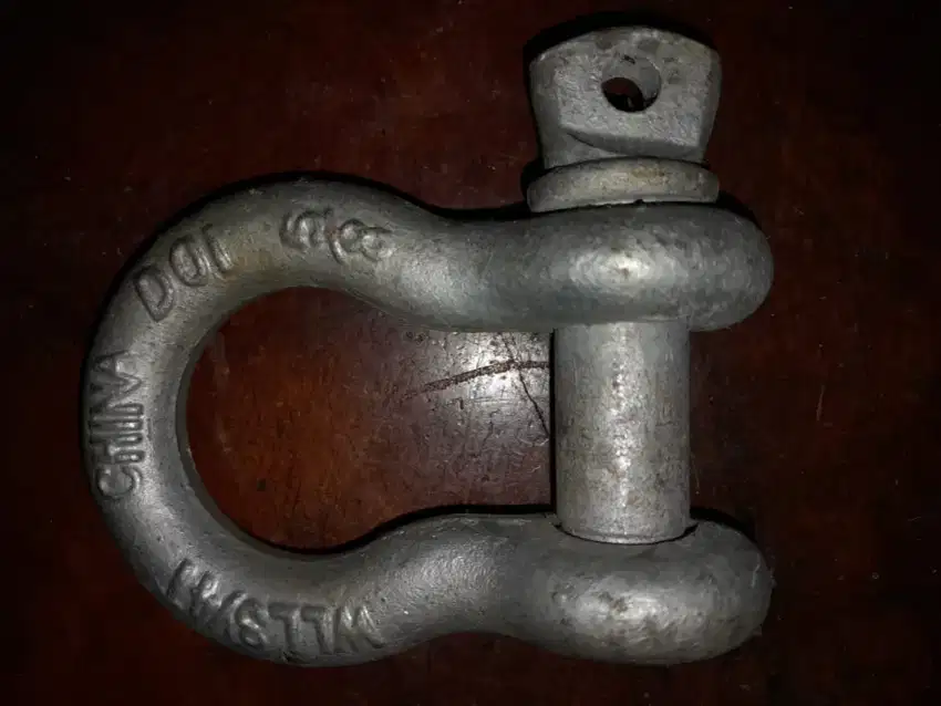 Shackle Omega Screw Pin Cap. 3-1/4 Ton size 5/8 inch