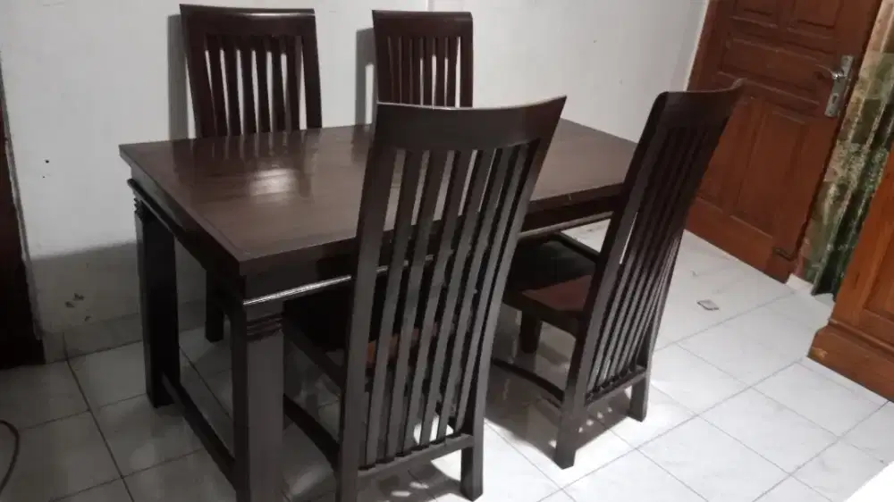 Dicari meja makan bekas