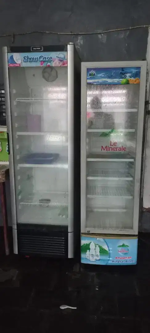 Showcase bekas kantin merk Polytron,harga untuk 1unit
