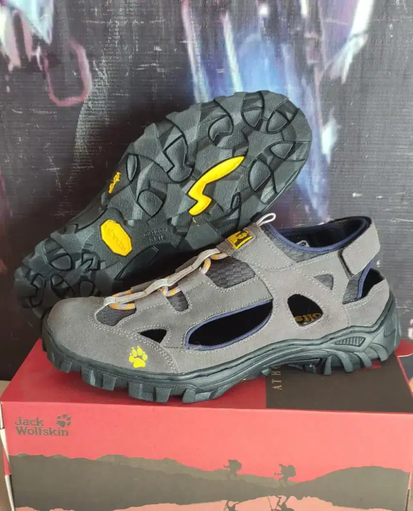 Sepatu sendal gunung outdoor. Sendal treking