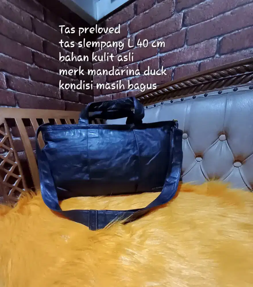 Tas preloved kulit asli merk mandarina duck