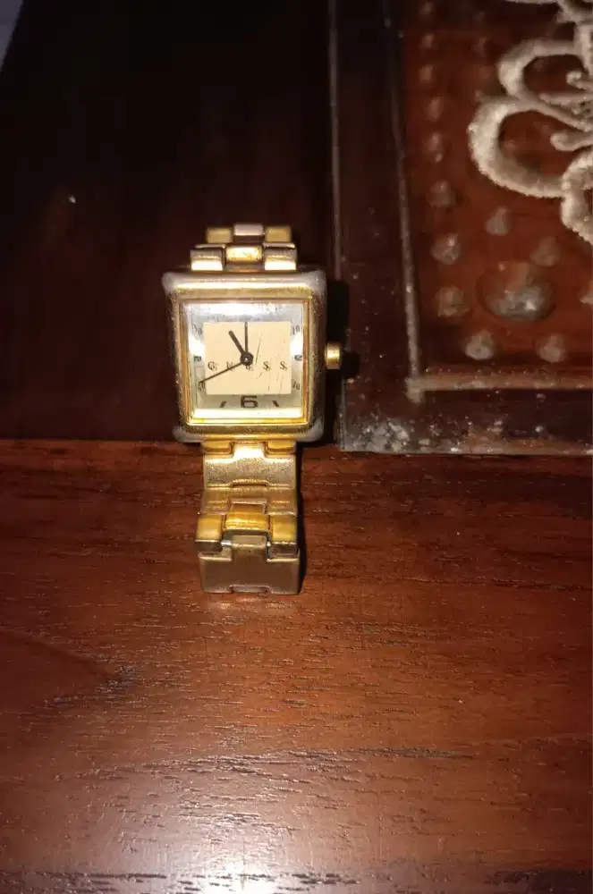 jam tangan wanita guess rantai gold surat surat dan pouch nya lengkap