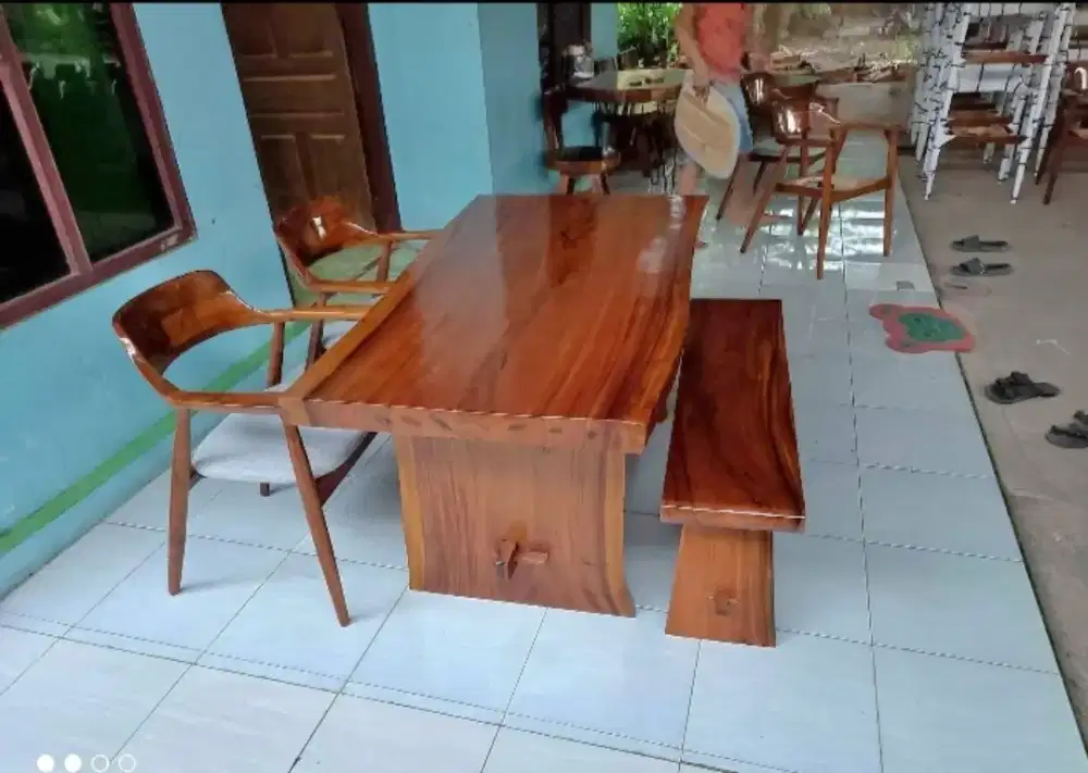 Set meja kursi cafe trembesi solid.