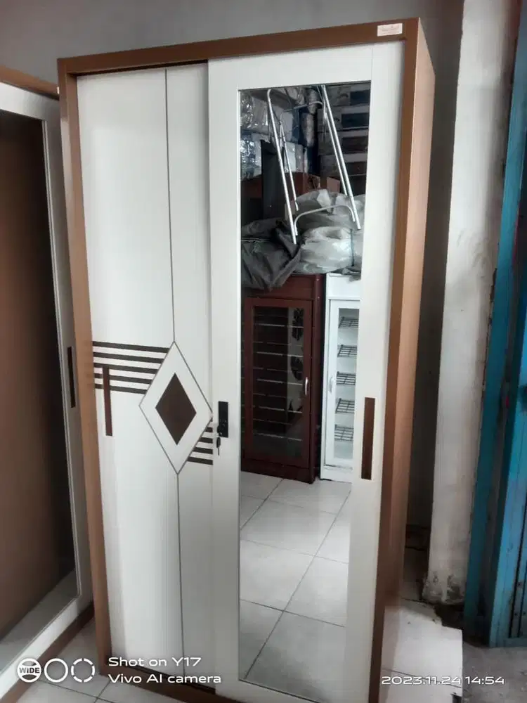 Lemari Pakaian Besi 2pintu sedang T190