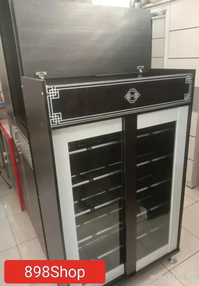 Rak sepatu Sleding Kaki warna putih dan hitam