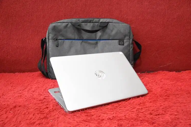 Laptop HP 14s fq0022AU Athlon Gold 3150U RAM 4GB SSD 512GB