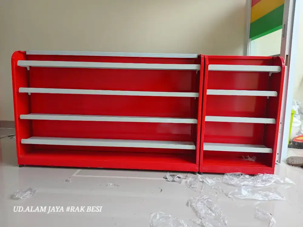 Meja kasir ukuran standar