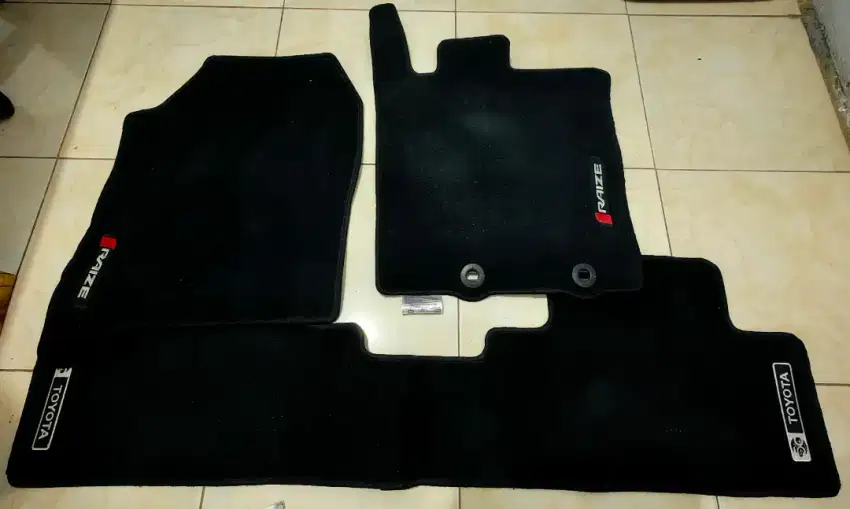 Alas mobil Toyota raize Original
