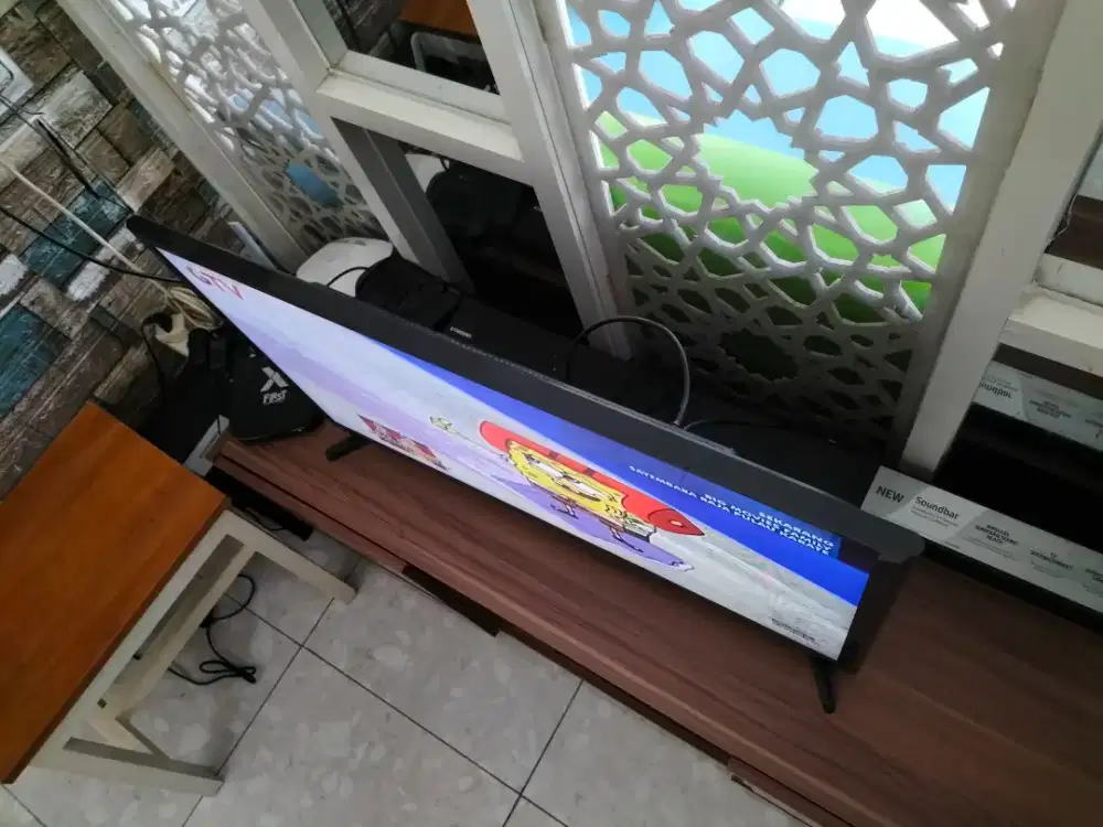 Smart TV LED Besar Lengkap Murah