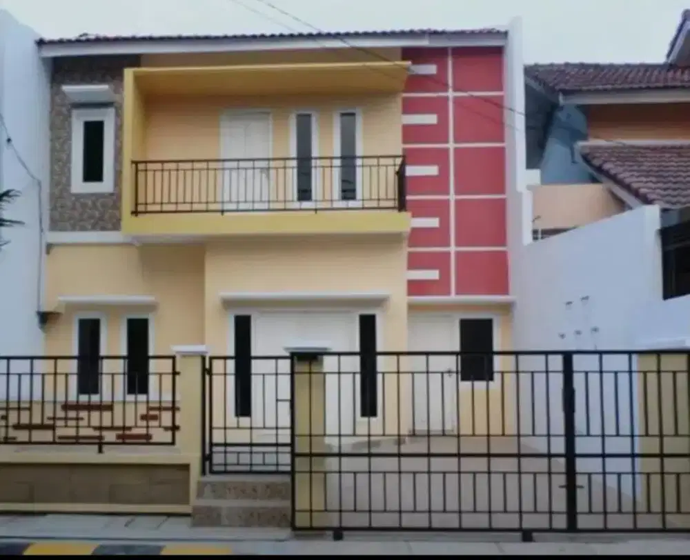 2 Lantai Minimalis Dekat Kota Wisata
