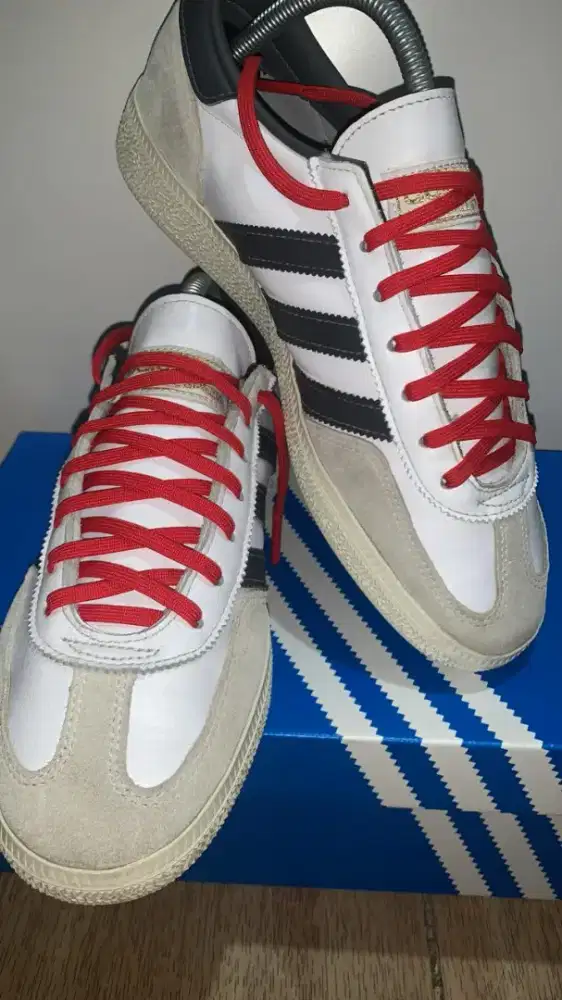 Sepatu 2024 adidas universal