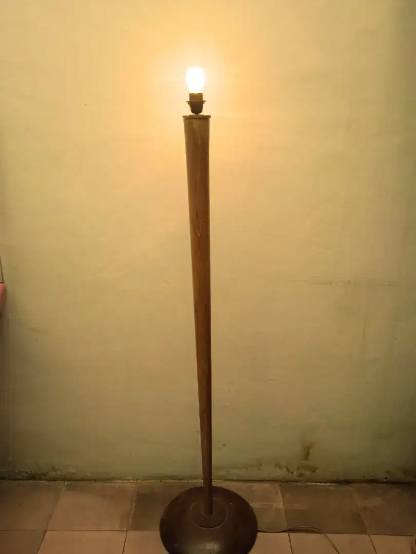 Standing Lamp Floor Lampu Lantai Tiang Kayu untuk dekorasi ruang tamu