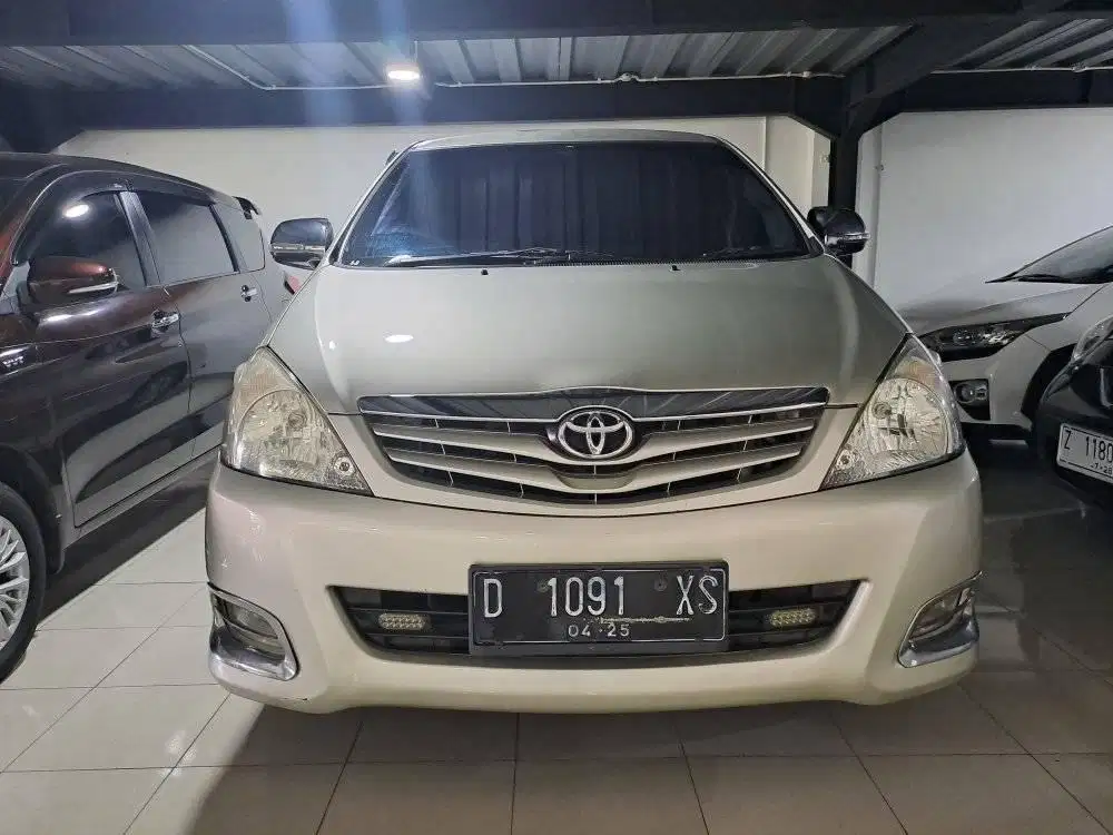 TOYOTA KIJANG INNOVA G 2.0 MT B 2011 - Mobil Bekas - 915195463