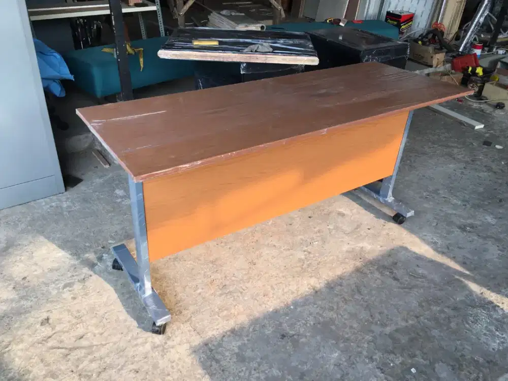 Meja lipat kaki besi - meja lipat kantor