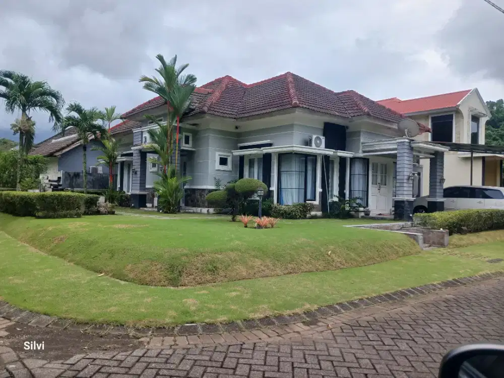 Dijual Rumah CitraLand lokasi sudut, asri dan bersih