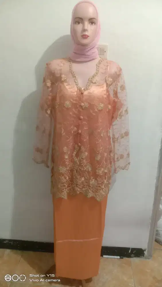 Kebaya orange cerah untuk wanita cantik size L