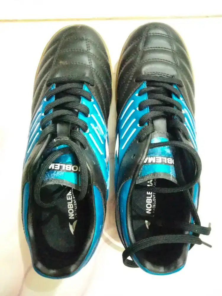 Sepatu futsal nobleman