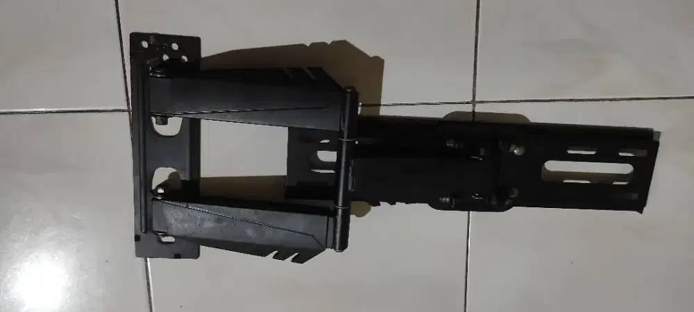 Braket TV bisa maju mundur