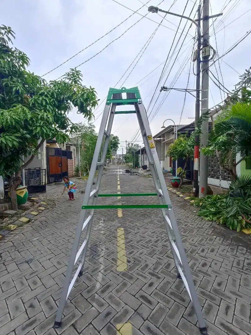 Tangga lipat aluminium