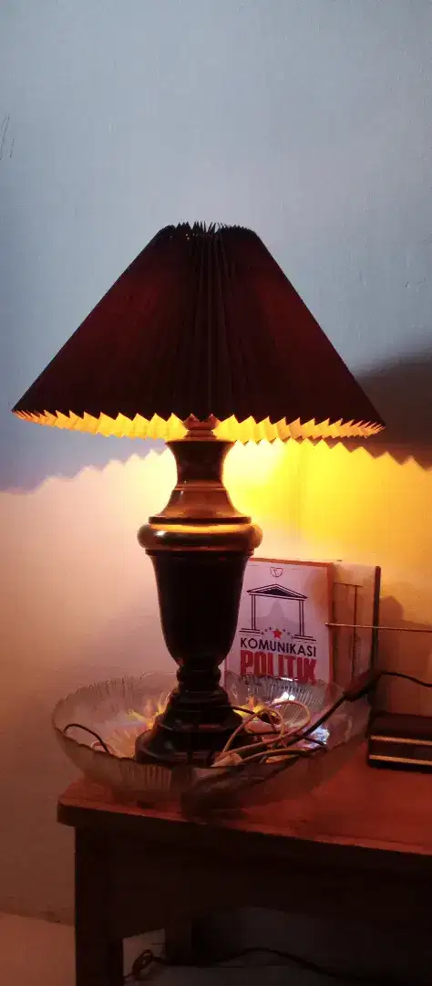 Lampu sudut ruang tamu