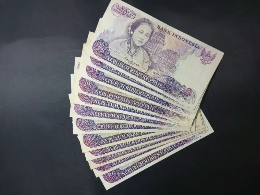 Uang kuno indonesia pecahan 10000 kartini tahun 1985